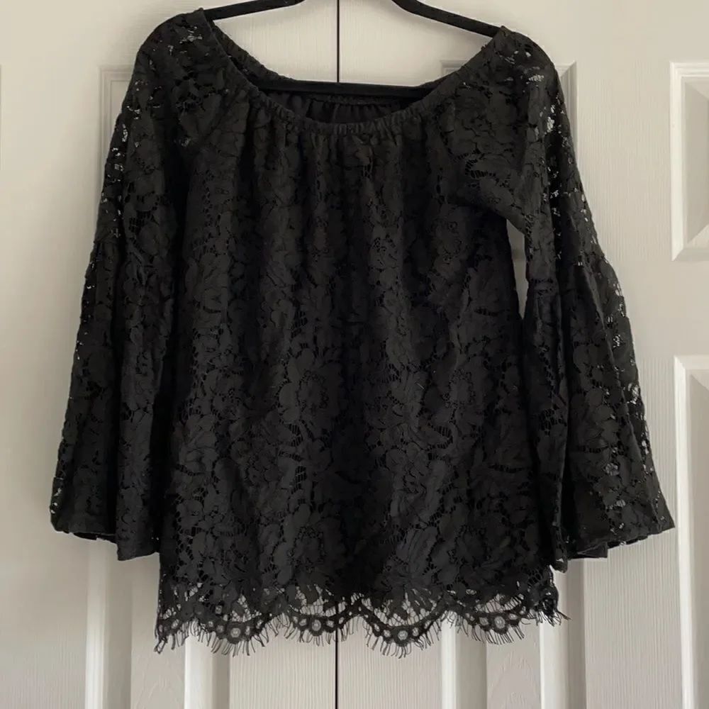 Chaser Women’s Black Lace Long Sleeve Top